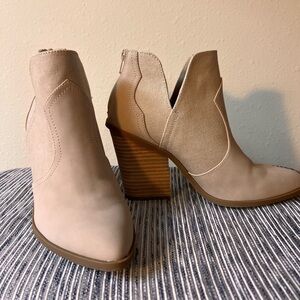 NEW DV Dolce Vita Tan Boots Double V w/Back Zipper Pointed Toe Size 8.5